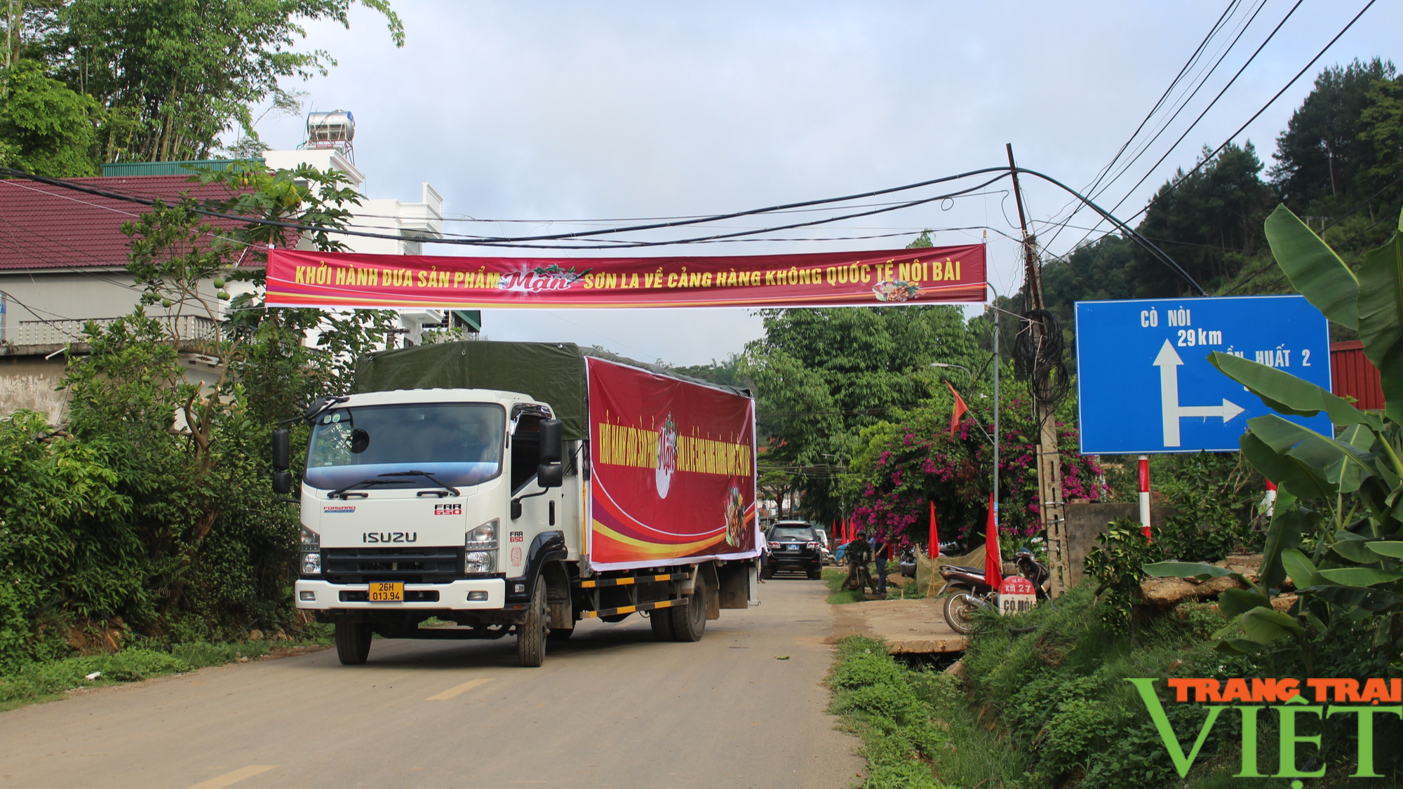 Đồng bào dân tộc Sơn La vui mừng, khi mận hậu được đưa vào xuất ăn của Vietnam Airlines - Ảnh 5.