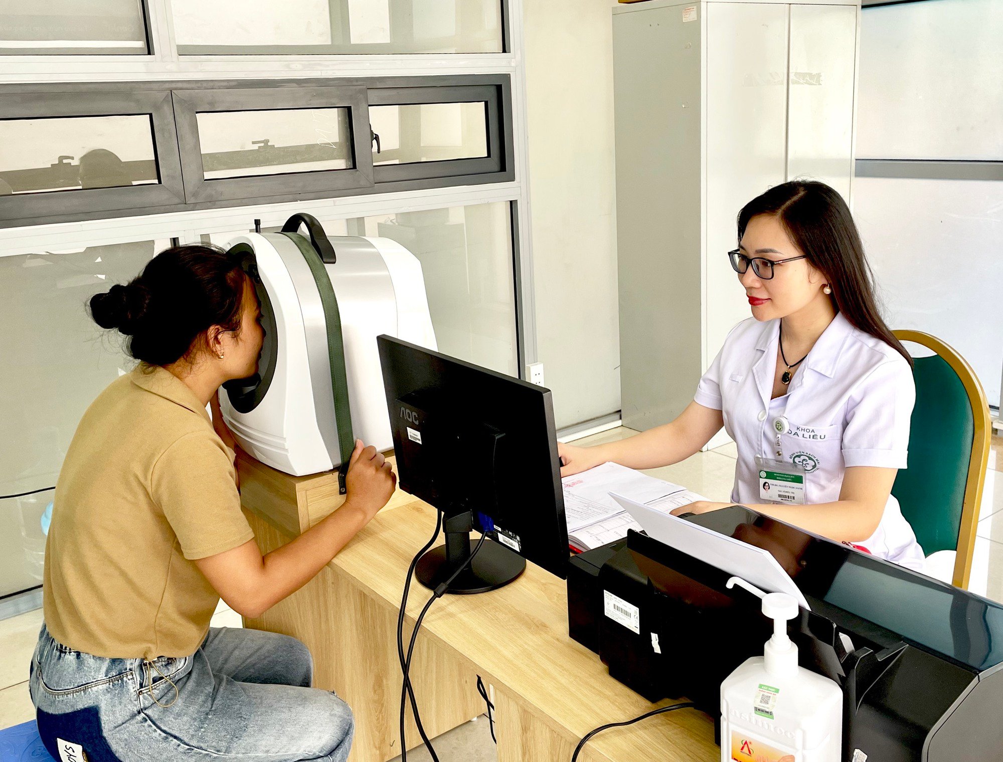 Bác sĩ da liễu chỉ &quot;tuyệt chiêu&quot; trị mụn trứng cá dứt điểm - Ảnh 1.