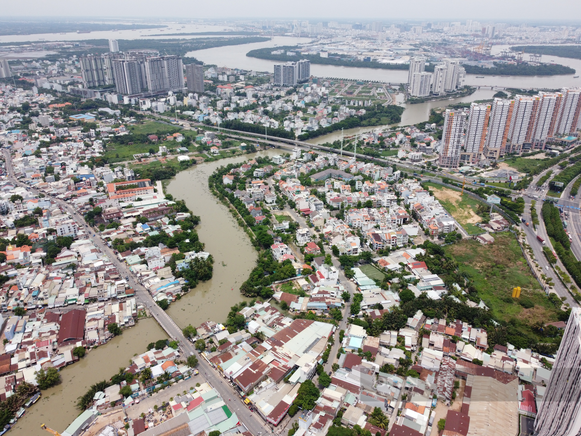 Nhiều doanh nghiệp bất động sản cùng &quot;bắt tay&quot; để vượt qua giai đoạn khó khăn - Ảnh 1.