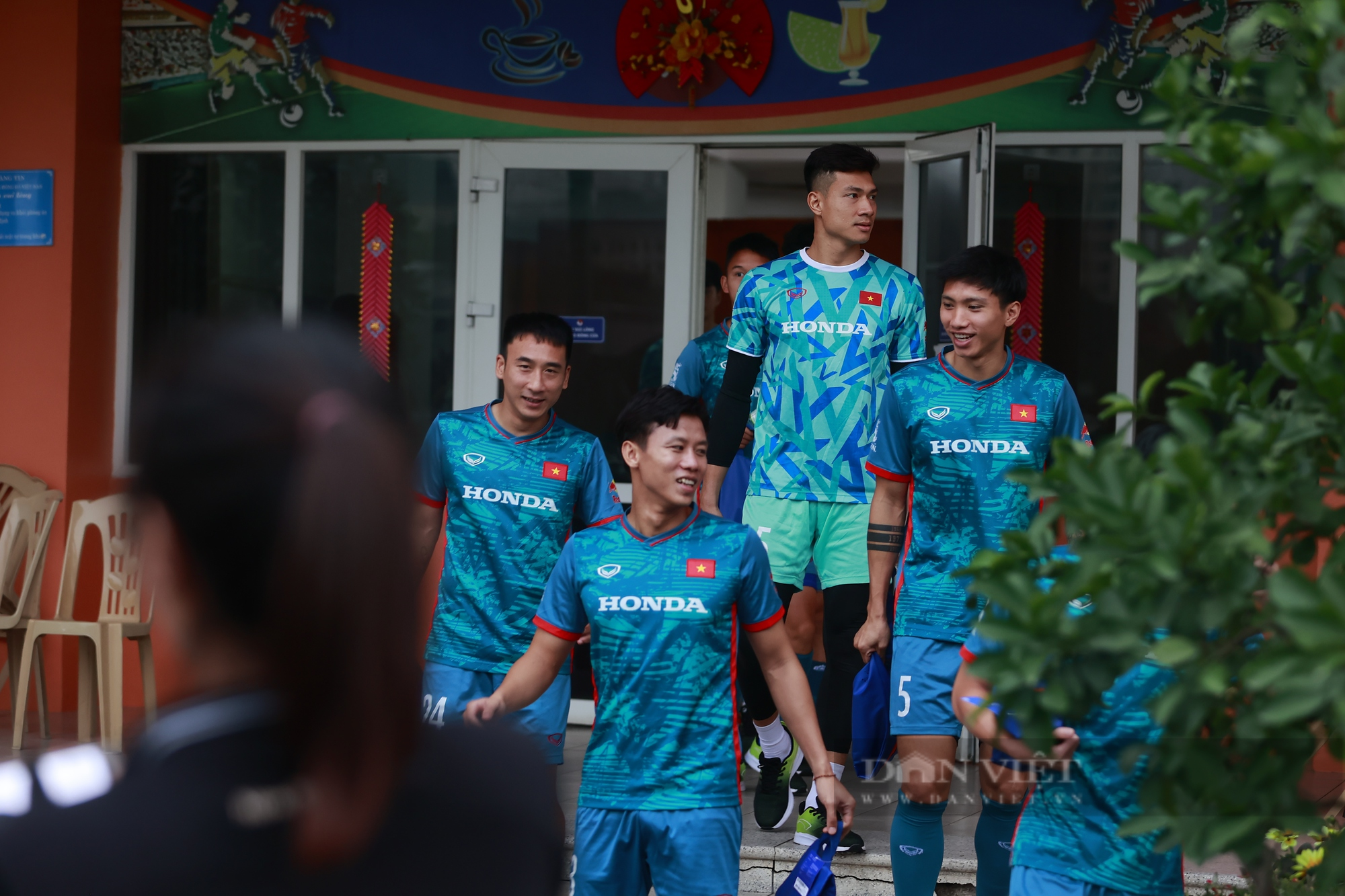 Văn Toàn hí hửng trong ngày đầu tập cùng ĐT Việt Nam - Ảnh 11.