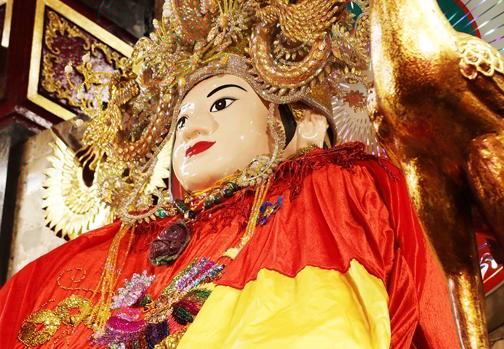 Chiếc áo nhung của Bà Chúa Xứ núi Sam - Ảnh 13.