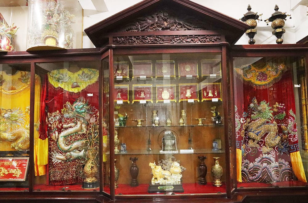 Chiếc áo nhung của Bà Chúa Xứ núi Sam - Ảnh 15.