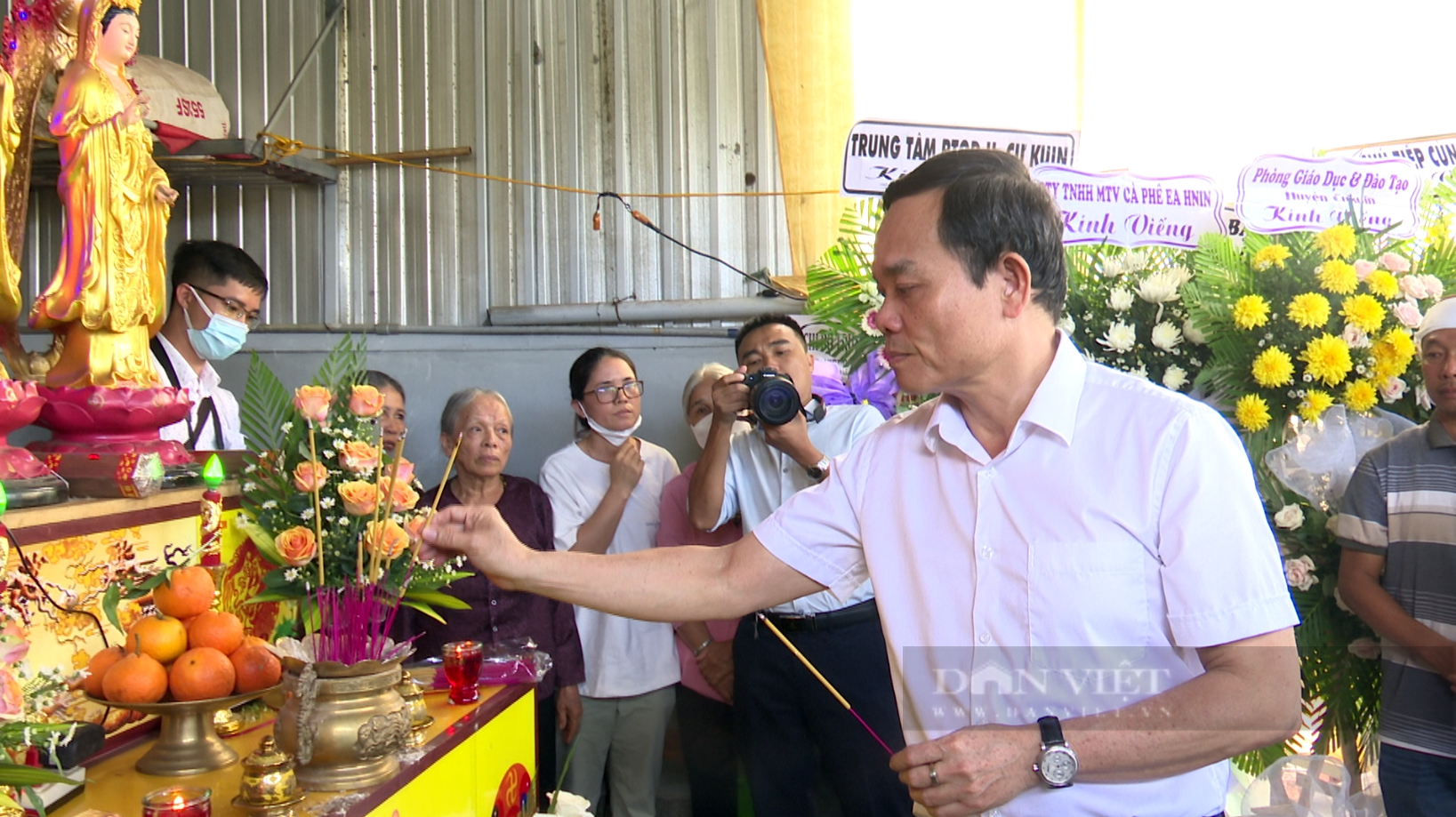 Vụ tấn công bằng súng tại Đắk Lắk: Tặng và truy tặng Huy hiệu Tuổi trẻ dũng cảm cho 5 chiến sĩ - Ảnh 1.
