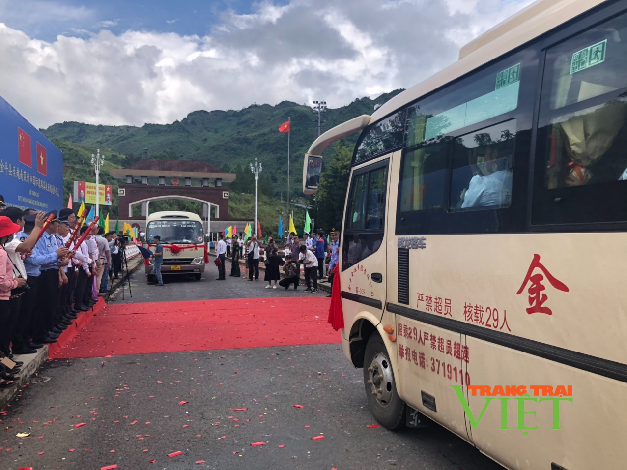 Thông tuyến vận tải hành khách quốc tế Lai Châu – Vân Nam - Ảnh 1. Thông tuyến vận tải hành khách quốc tế Lai Châu – Vân Nam - Ảnh 1.