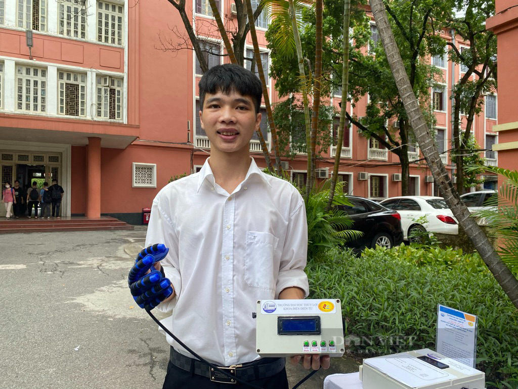 Thiết kế &quot;Bàn tay robot&quot; cho người liệt, nam sinh giành giải Nhất nghiên cứu khoa học - Ảnh 1.