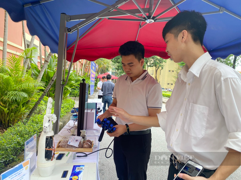 Thiết kế &quot;Bàn tay robot&quot; cho người liệt, nam sinh giành giải Nhất nghiên cứu khoa học - Ảnh 3.