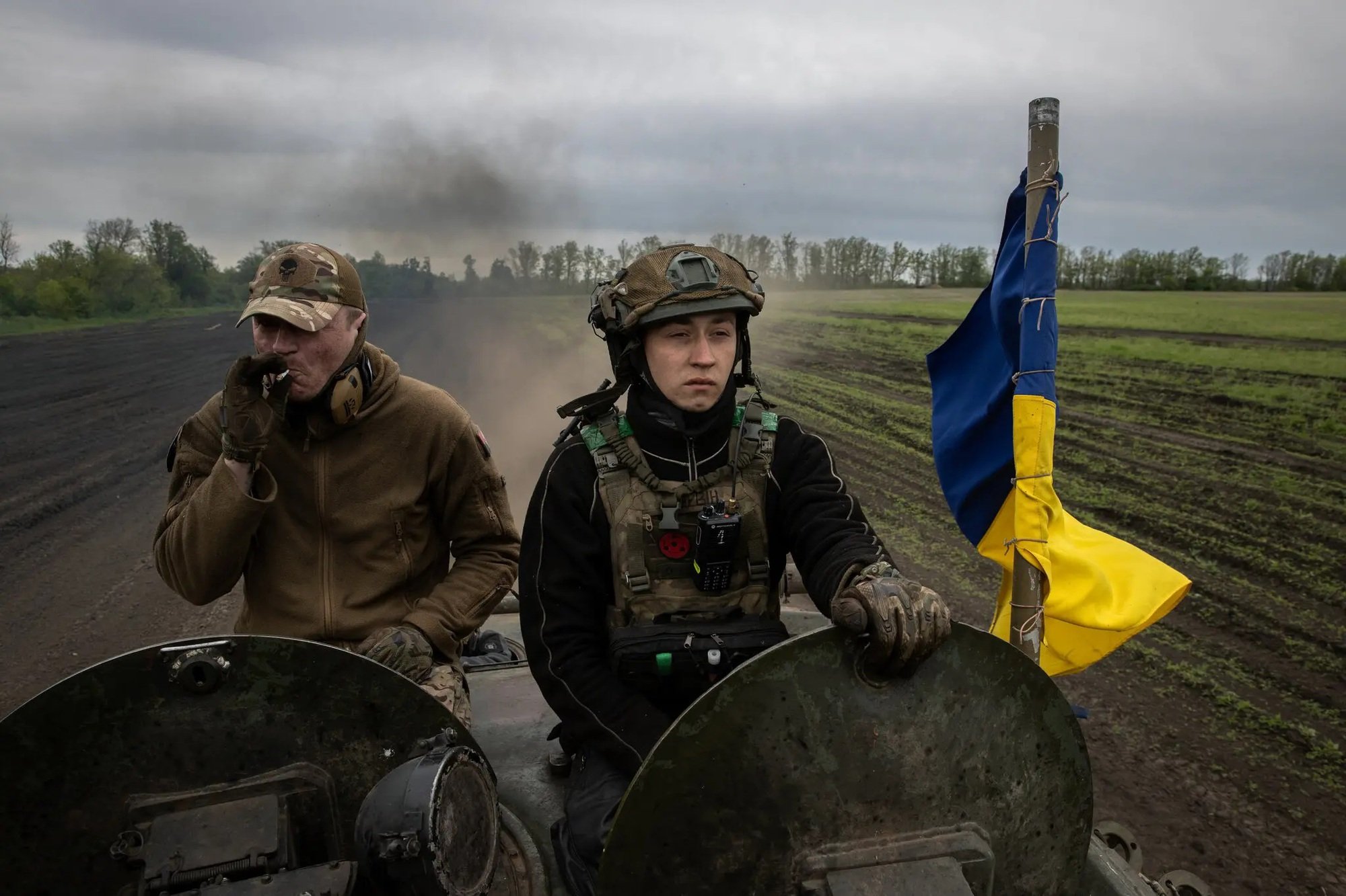 Ukraine tuyên bố tiêu diệt 4 đại đội Nga, kho dầu của Moscow bốc cháy ngùn ngụt - Ảnh 1.