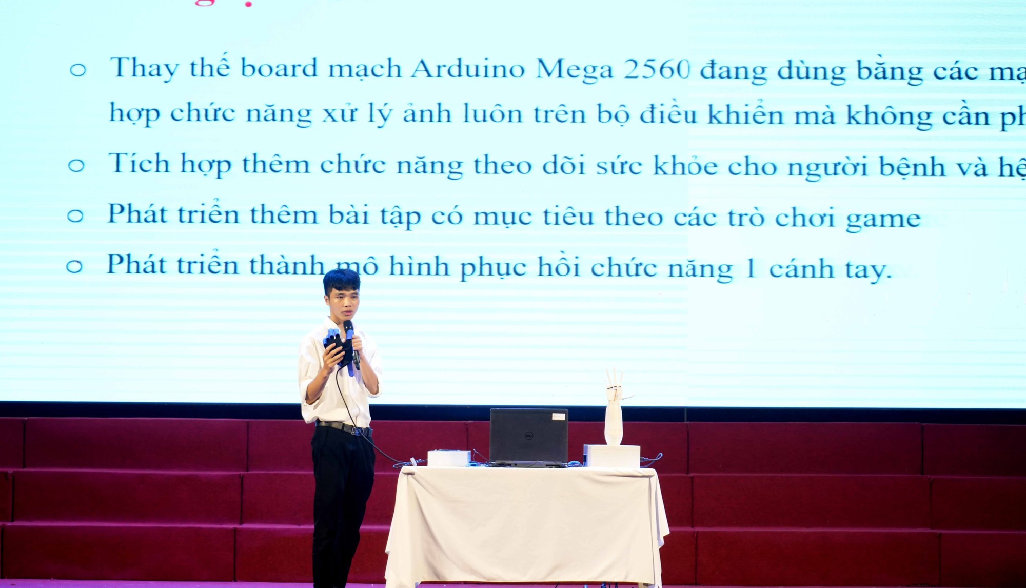 Thiết kế &quot;Bàn tay robot&quot; cho người liệt, nam sinh giành giải Nhất nghiên cứu khoa học - Ảnh 4.