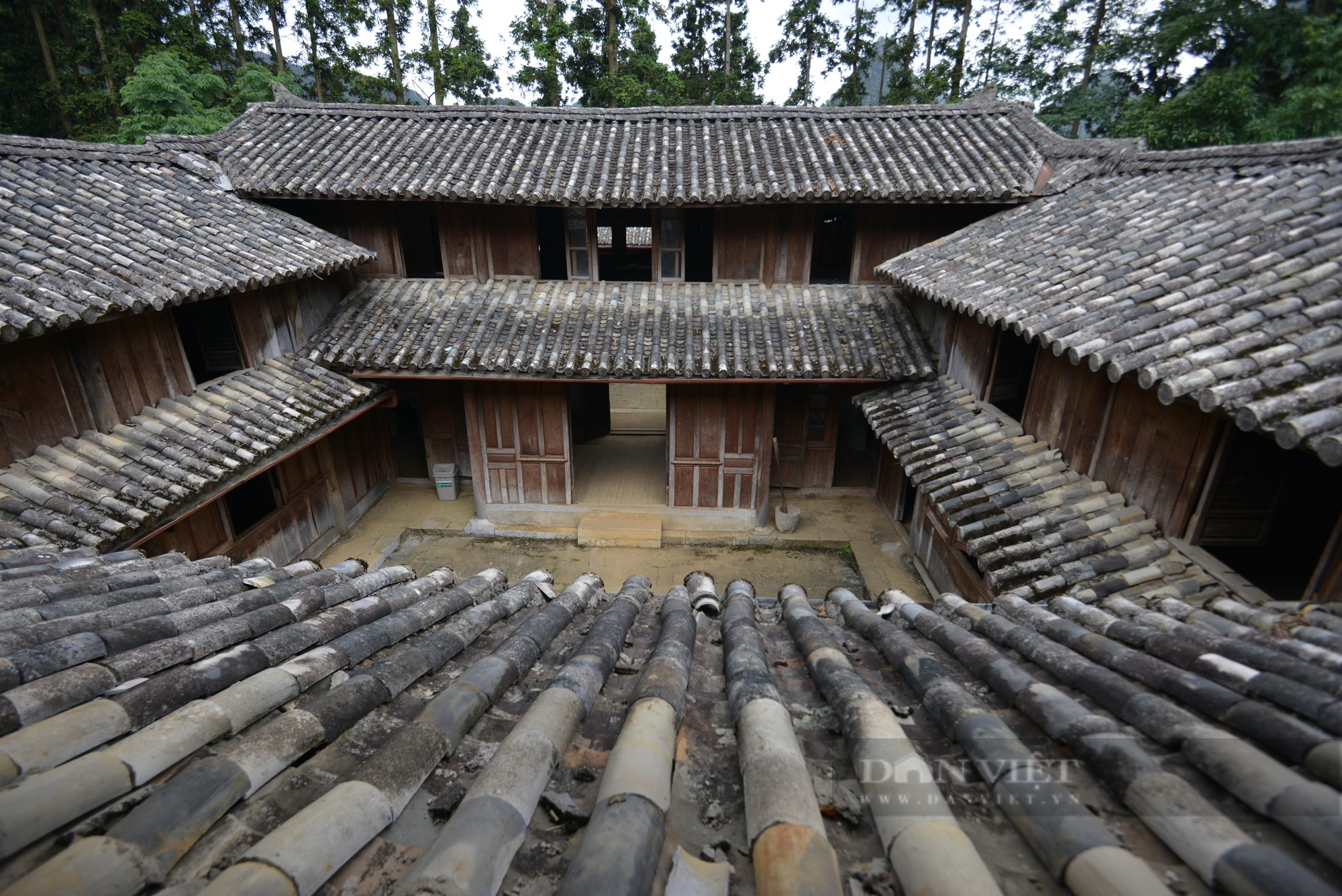 Chiêm ngưỡng vẻ đẹp của dinh thự &quot;Vua Mèo&quot; trên cao nguyên đá Hà Giang - Ảnh 1.