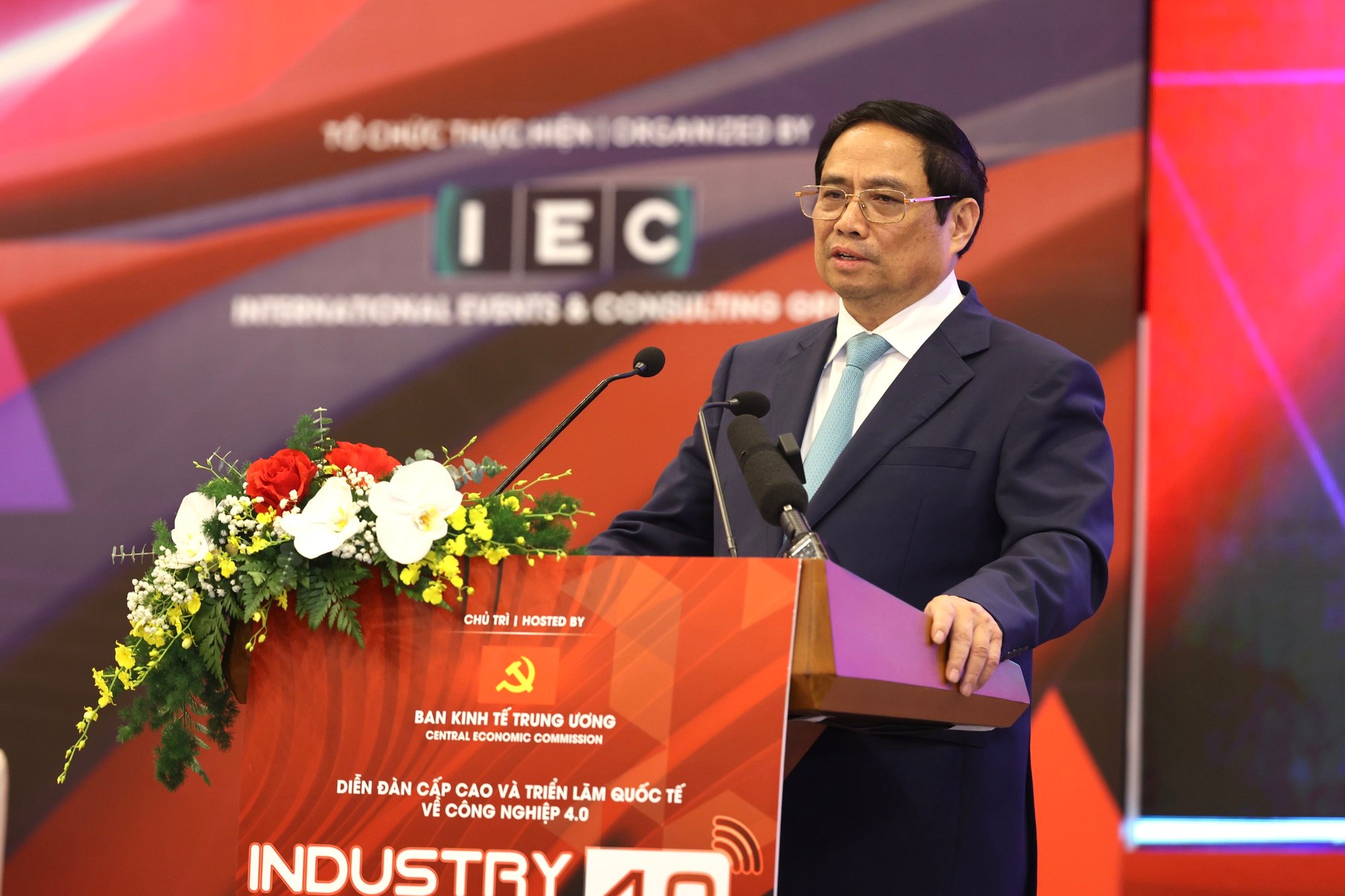Thủ tướng: Ai không bắt kịp sẽ bị đào thải khỏi cuộc Cách mạng công nghiệp 4.0 - Ảnh 2.