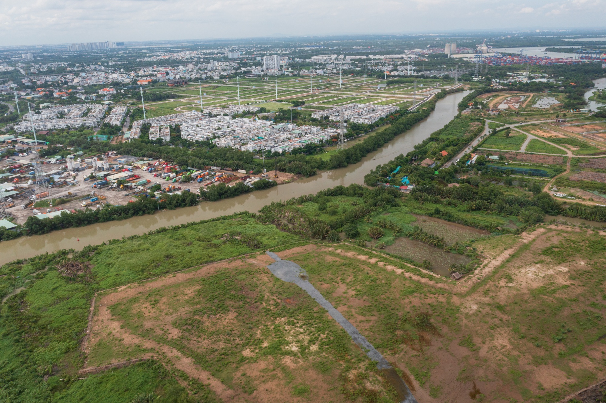 Chủ đầu tư ngoại 'thâu tóm' hàng loạt dự án bất động sản ở TP.HCM - Ảnh 3.