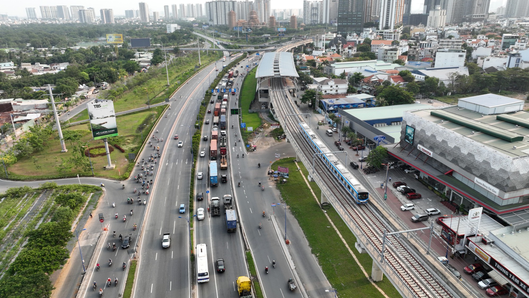 20 năm chưa làm được 20km của tuyến metro, TP.HCM nên xem xét những vấn đề trước mắt - Ảnh 1.
