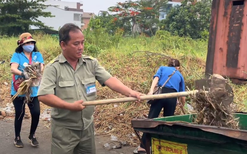 Huyện Nhà Bè cải tạo tuyến đường, khu đất trống thường xuyên bị xả rác - Ảnh 1.