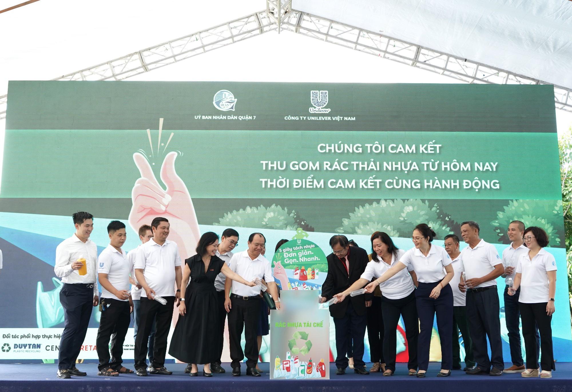 Unilever mang kinh tế tuần hoàn nhựa vào đời sống thông qua khuyến khích người dân phân loại rác tại nguồn - Ảnh 1.