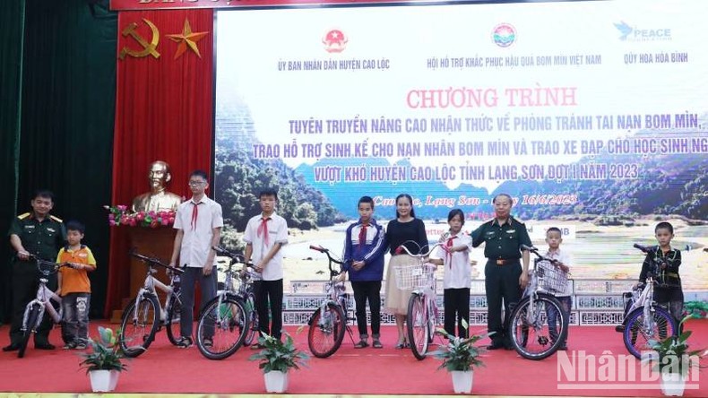 Hỗ trợ nạn nhân bom mìn có hoàn cảnh khó khăn ở Lạng Sơn - Ảnh 1.