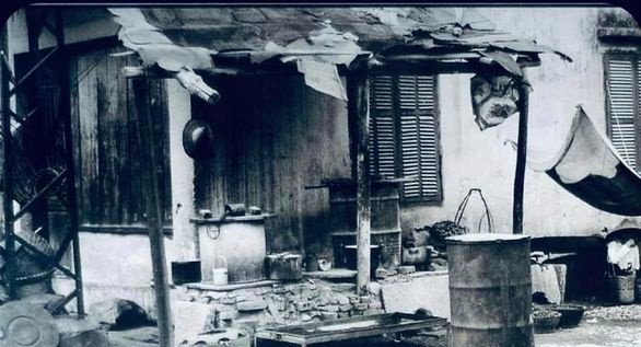 Ký ức Hà Nội: Tổ phục vụ nước sôi ở phổ cổ một thời - Ảnh 1.