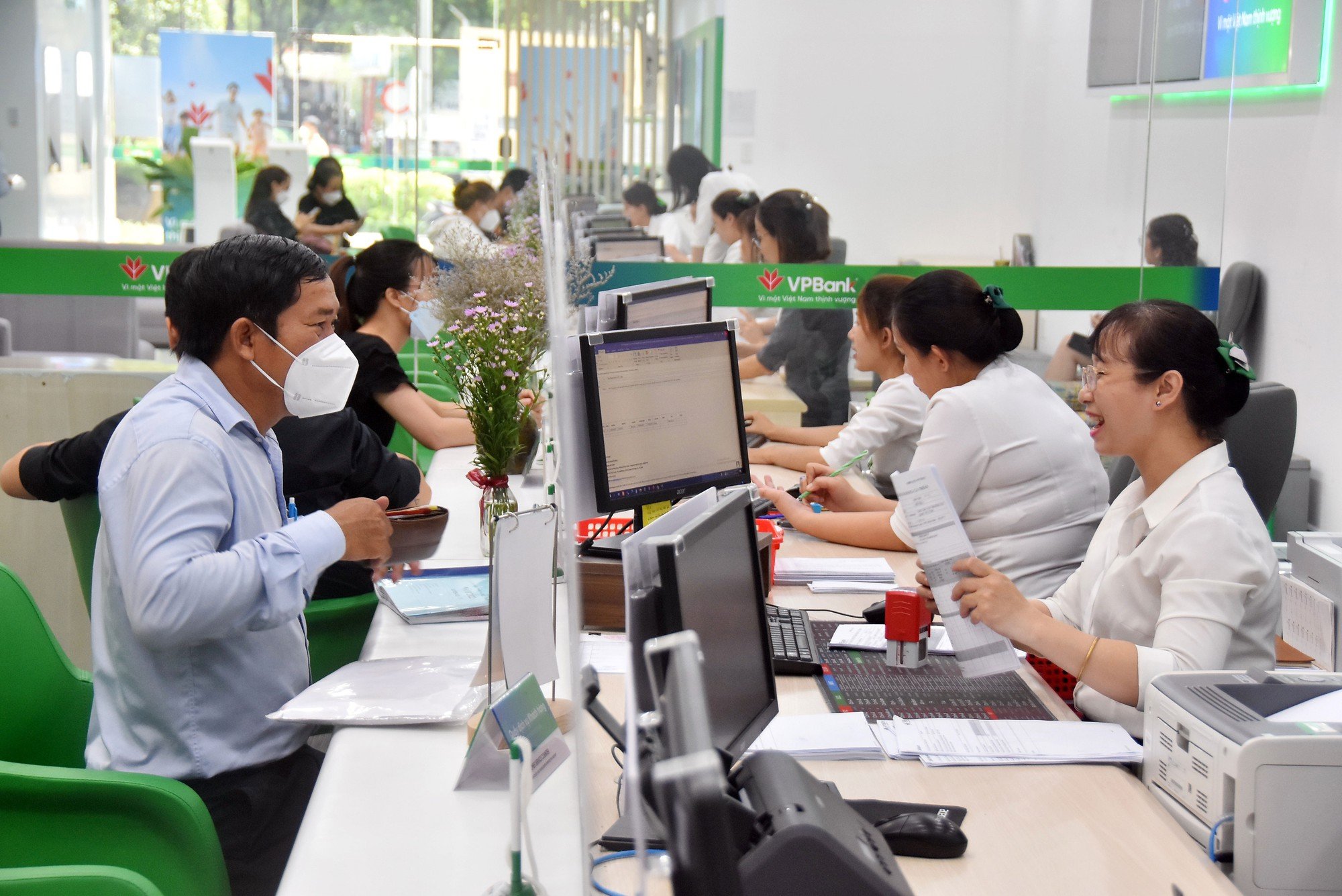 Lãi suất đã giảm, chờ tín dụng khởi sắc - Ảnh 1.