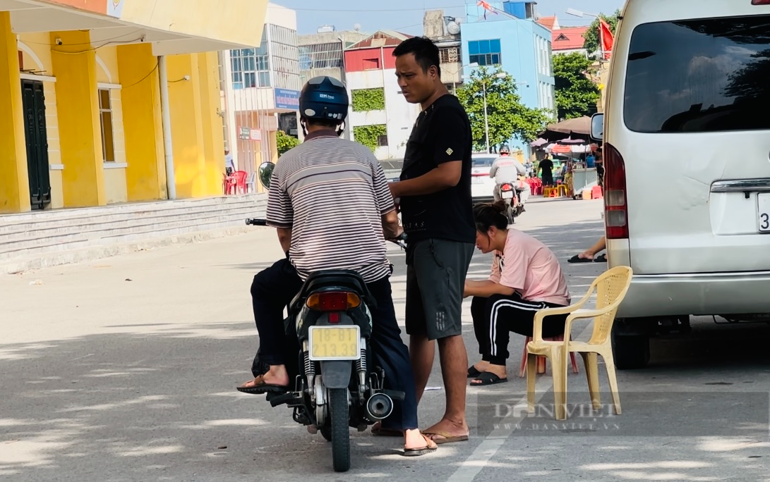Thiên Trường cực “nóng”, phe vé Hà Nội xuống Nam Định hét giá trên trời!  - Ảnh 4.