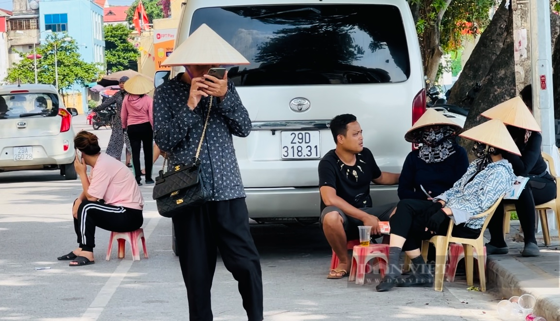 Thiên Trường cực “nóng”, phe vé Hà Nội xuống Nam Định hét giá trên trời!  - Ảnh 7.