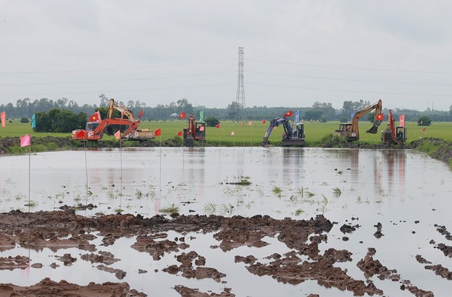 Thủ tướng phát lệnh khởi công dự án cao tốc Châu Đốc - Cần Thơ - Sóc Trăng  - Ảnh 10.