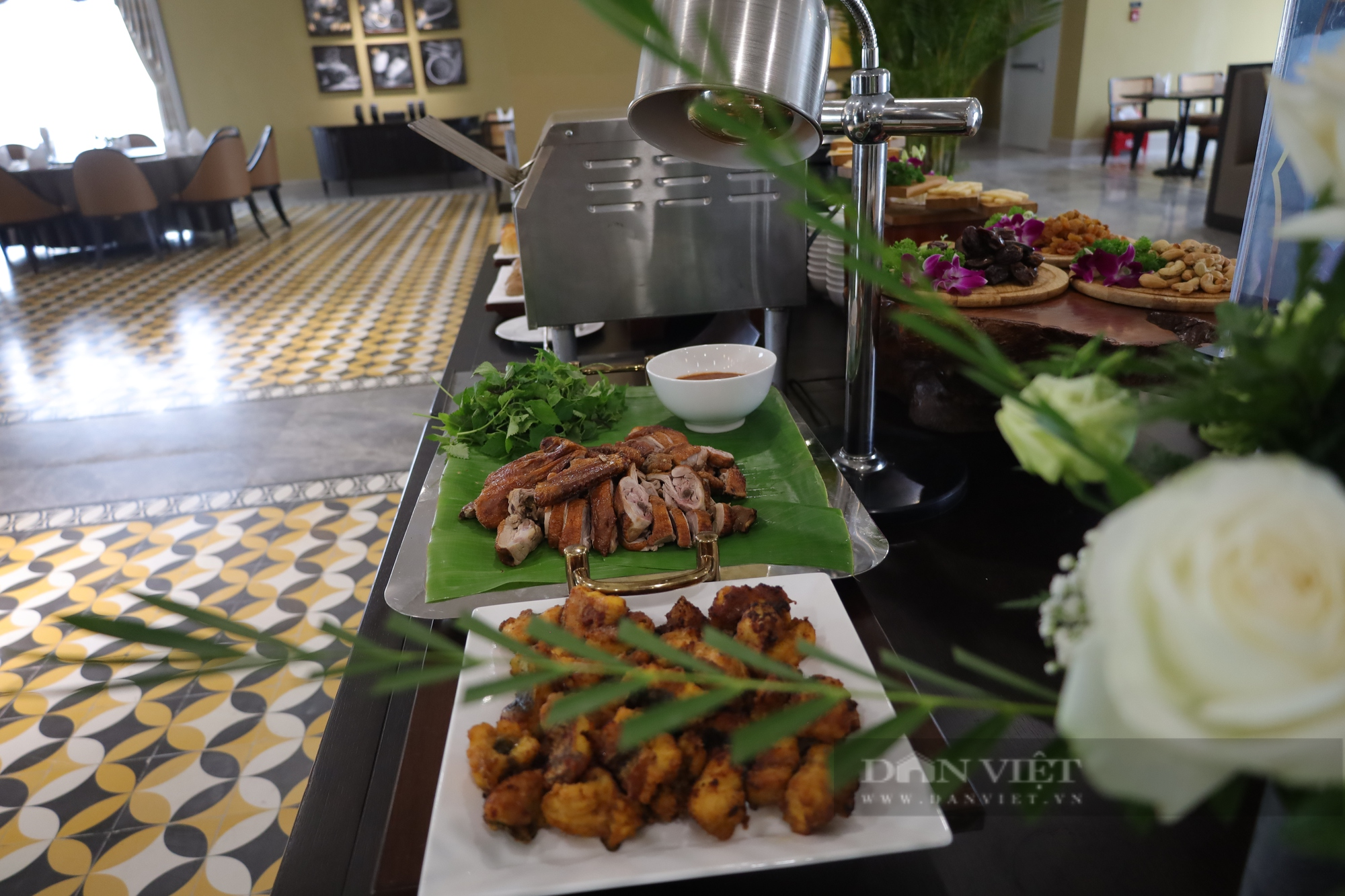 Bữa ăn của ĐT Việt Nam như thế nào khi đến Nam Định? - Ảnh 11.
