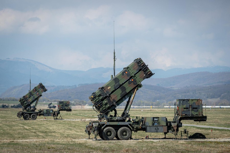 Chỉ huy đơn vị Patriot Ukraine tiết lộ cách bắn hạ tên lửa Kh-47 Kinzhal - Ảnh 10.
