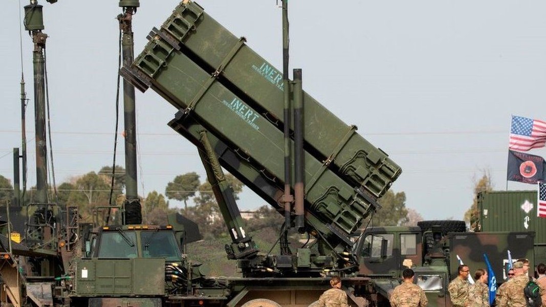 Chỉ huy đơn vị Patriot Ukraine tiết lộ cách bắn hạ tên lửa Kh-47 Kinzhal - Ảnh 14.