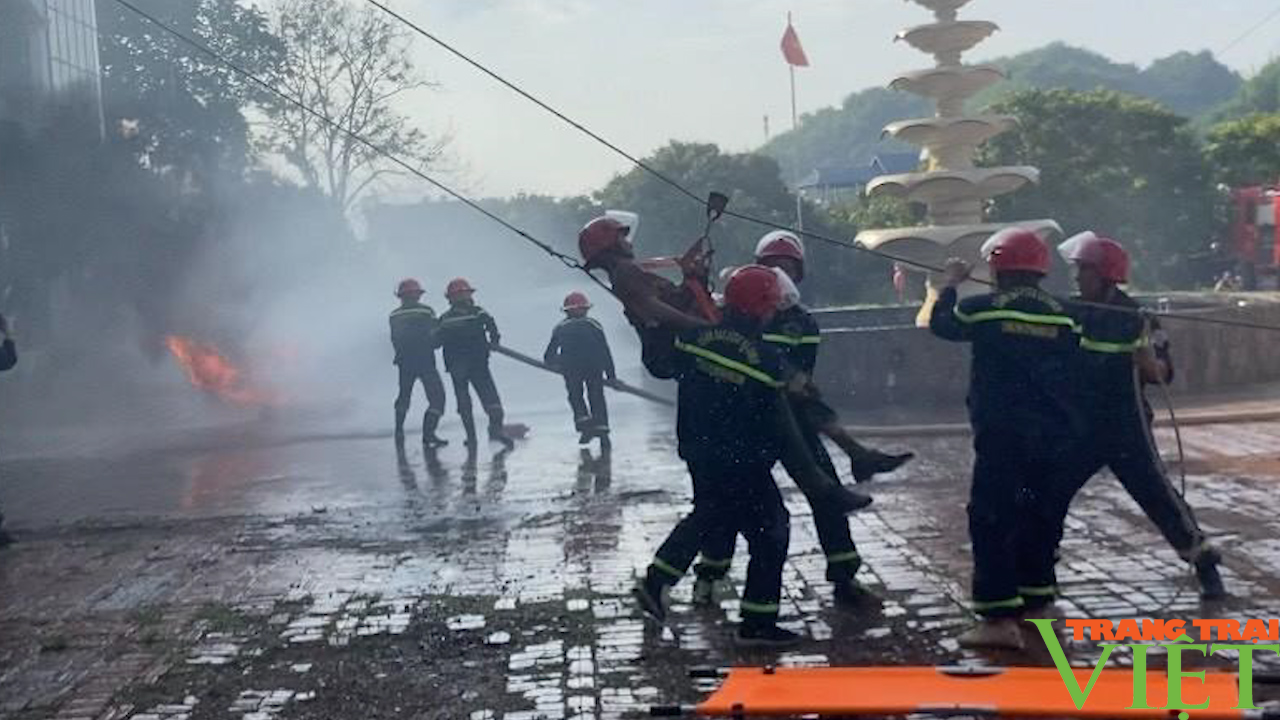 Sơn La: Triển khai mô hình &quot;Nhà tôi có bình chữa cháy&quot; - Ảnh 10.