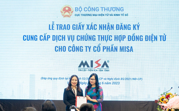 Bộ Công Thương trao giấy xác nhận cung cấp dịch vụ chứng thực hợp đồng điện tử cho MISA - Ảnh 1.