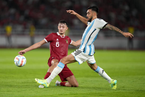Paredes &quot;nã đại bác&quot;, Argentina đánh bại Indonesia 2-0 - Ảnh 2.