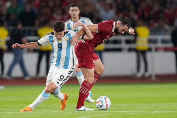 Paredes &quot;nã đại bác&quot;, Argentina đánh bại Indonesia 2-0 - Ảnh 6.