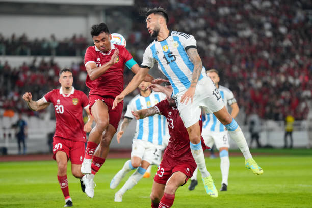 Paredes &quot;nã đại bác&quot;, Argentina đánh bại Indonesia 2-0 - Ảnh 7.