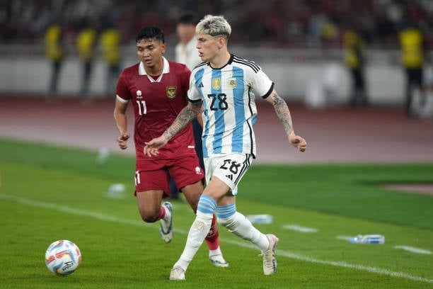 Paredes &quot;nã đại bác&quot;, Argentina đánh bại Indonesia 2-0 - Ảnh 8.