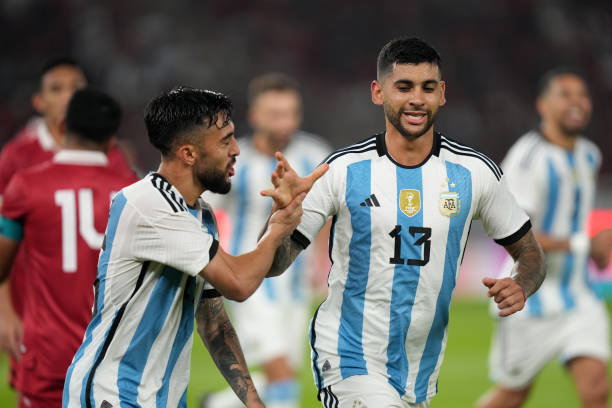 Paredes &quot;nã đại bác&quot;, Argentina đánh bại Indonesia 2-0 - Ảnh 9.