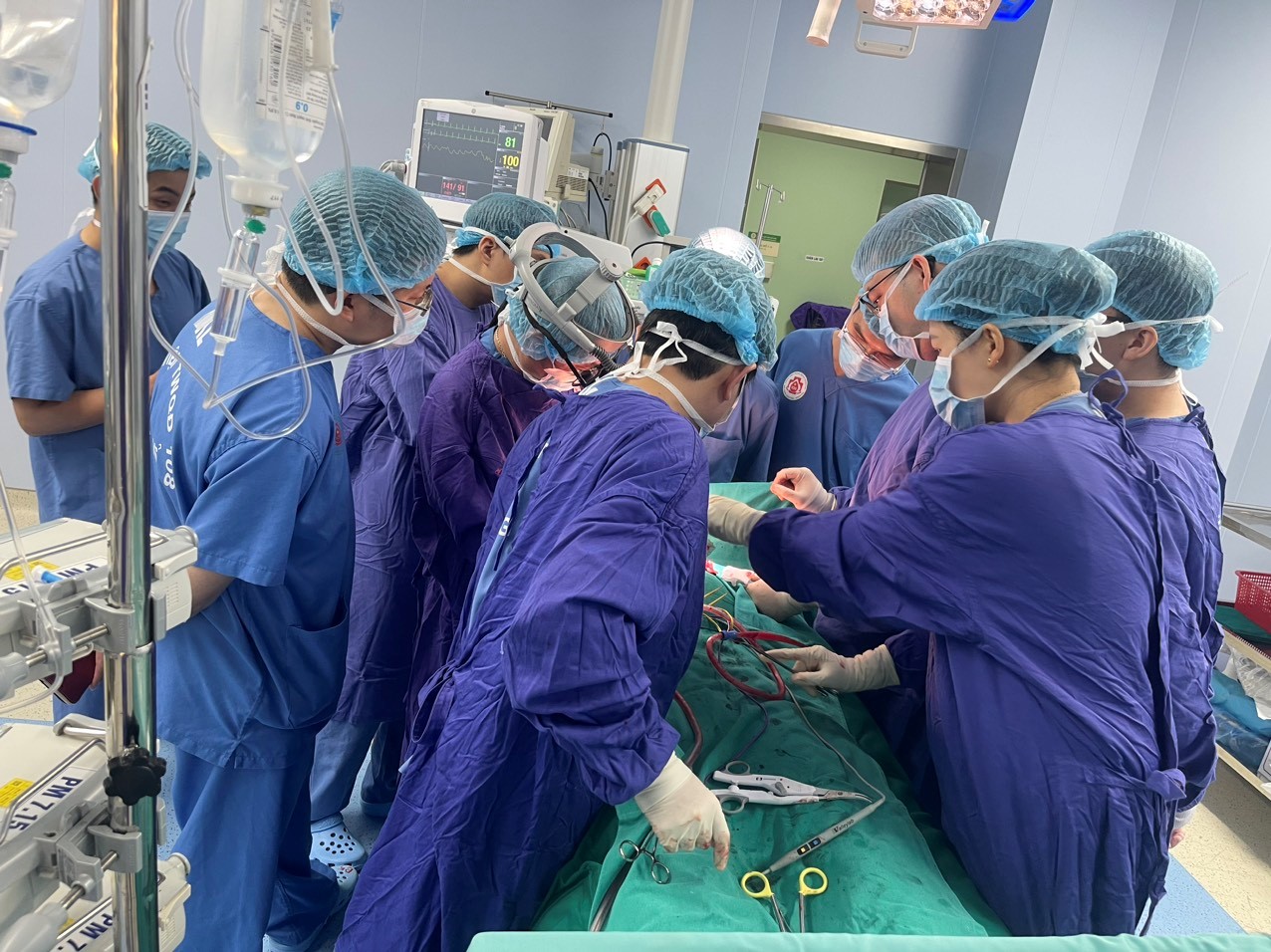 Phẫu thuật thành công khối u tuyến giáp khổng lồ - Ảnh 3.