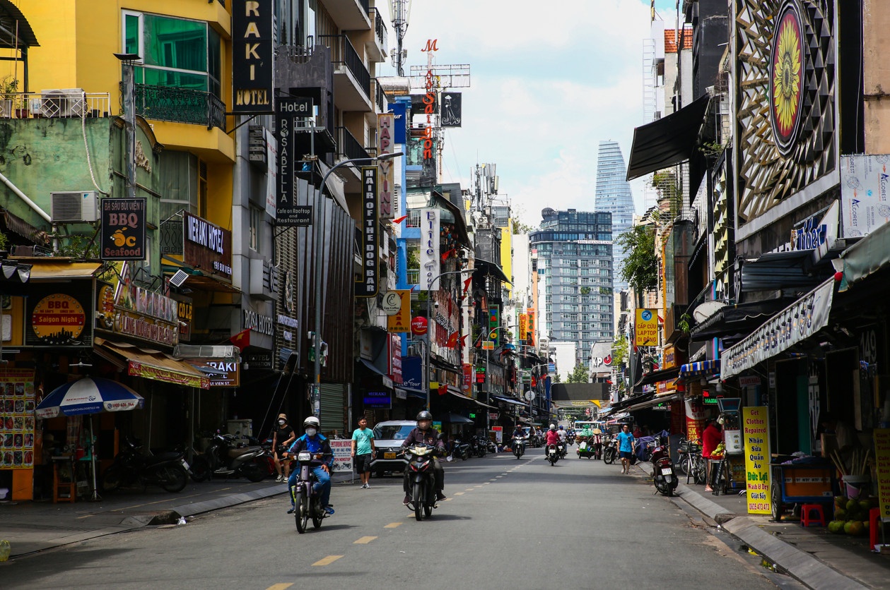 Nhà tiền tỷ phố Tây cho thuê không được, bán không xong - Ảnh 2.