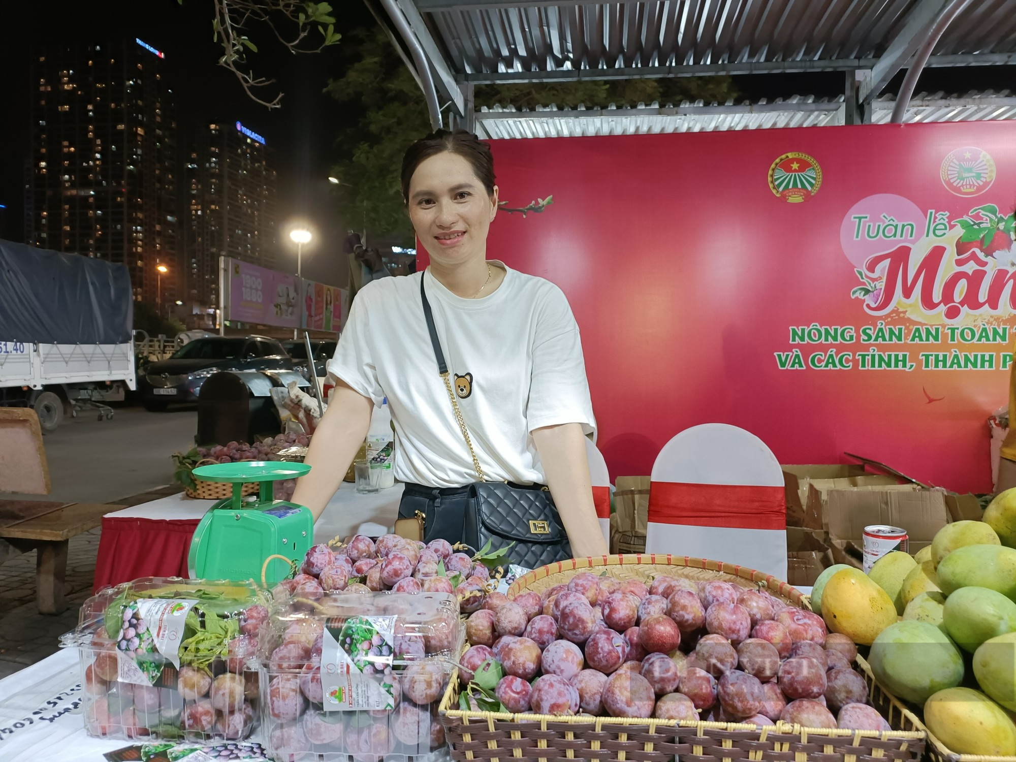 Xoài, mận Sơn La hút khách Thủ đô, &quot;mận ngon nhất trong các loại mận&quot; giá 130.000 đồng/kg vẫn cháy hàng - Ảnh 3.