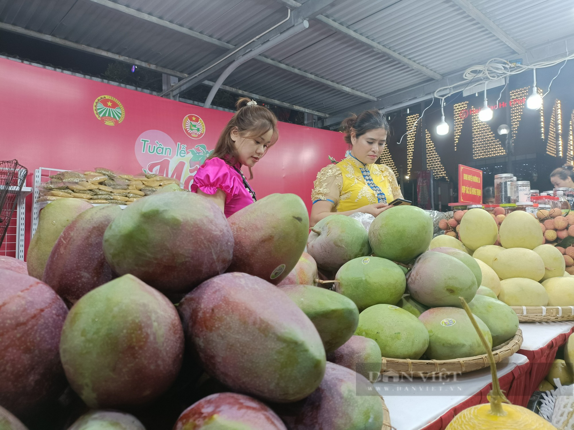 Xoài, mận Sơn La hút khách Thủ đô, &quot;mận ngon nhất trong các loại mận&quot; giá 130.000 đồng/kg vẫn cháy hàng - Ảnh 5.