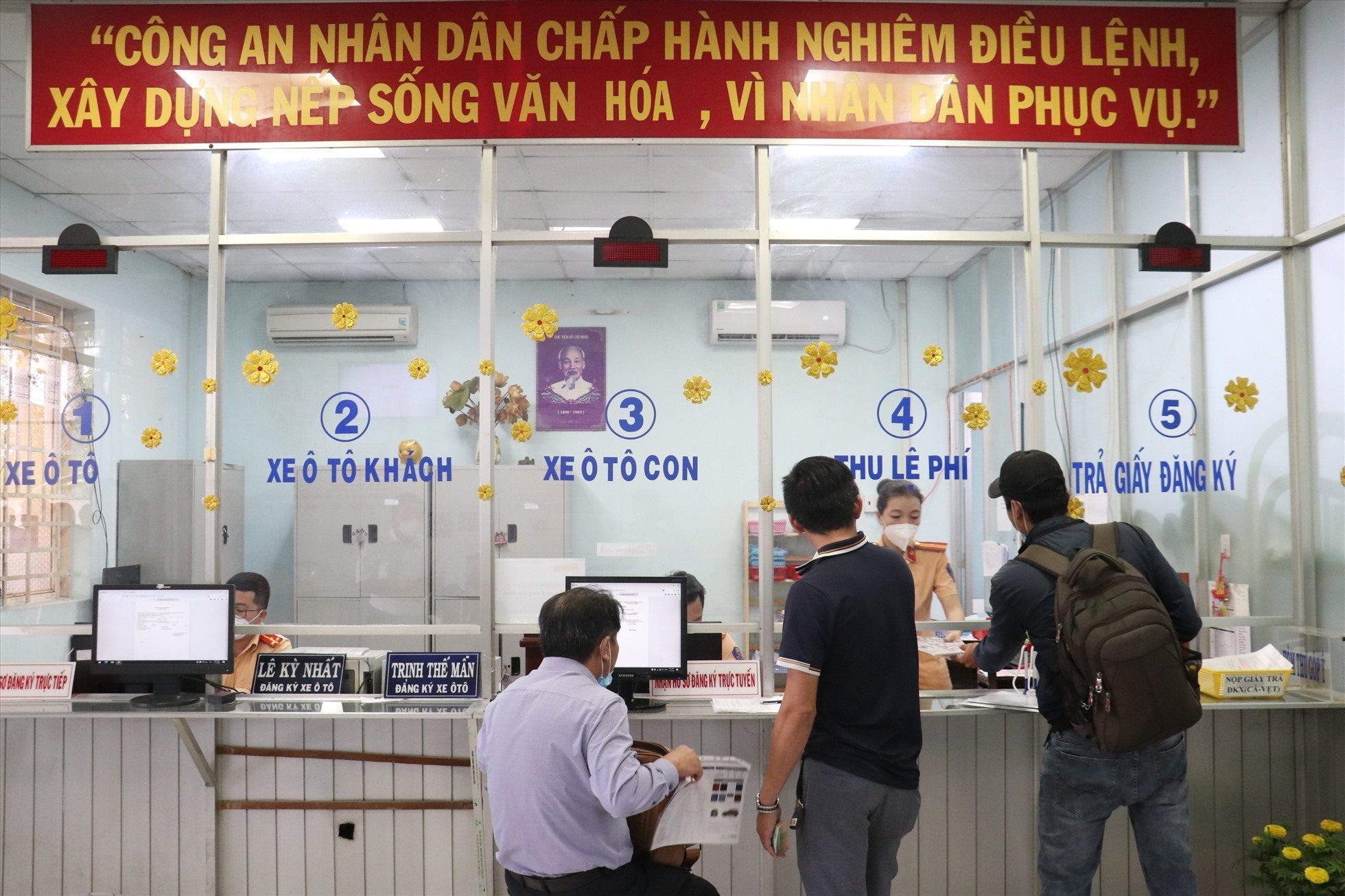 Đề xuất mọi thủ tục đăng ký xe đều phải được kê khai online từ ngày 1.7 - Ảnh 1.