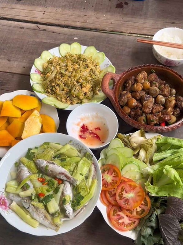 Loạt mâm cơm miền Tây khiến ai cũng muốn bỏ phố về quê - Ảnh 4.