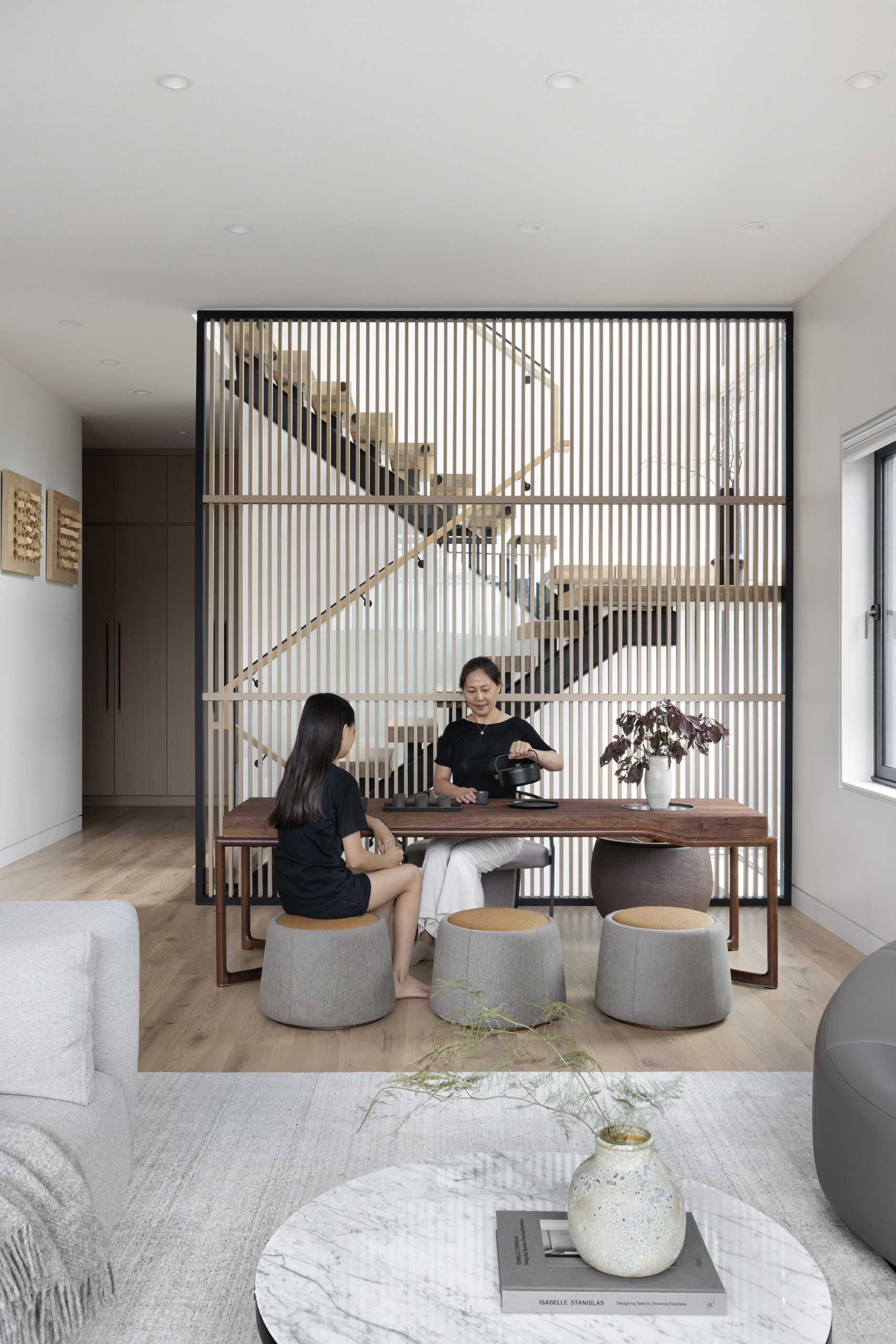 Ngôi nhà bọc kính và kim loại để tránh tác động của thời tiết  - Ảnh 6.