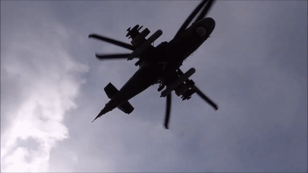Trực thăng Ka-52 Nga trúng hỏa lực nát đuôi nhưng vẫn bay về được căn cứ - Ảnh 16.