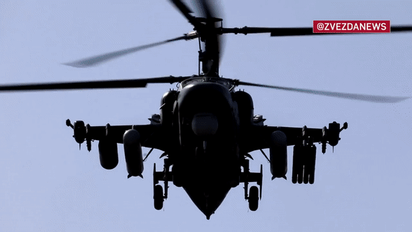 Trực thăng Ka-52 Nga trúng hỏa lực nát đuôi nhưng vẫn bay về được căn cứ - Ảnh 9.