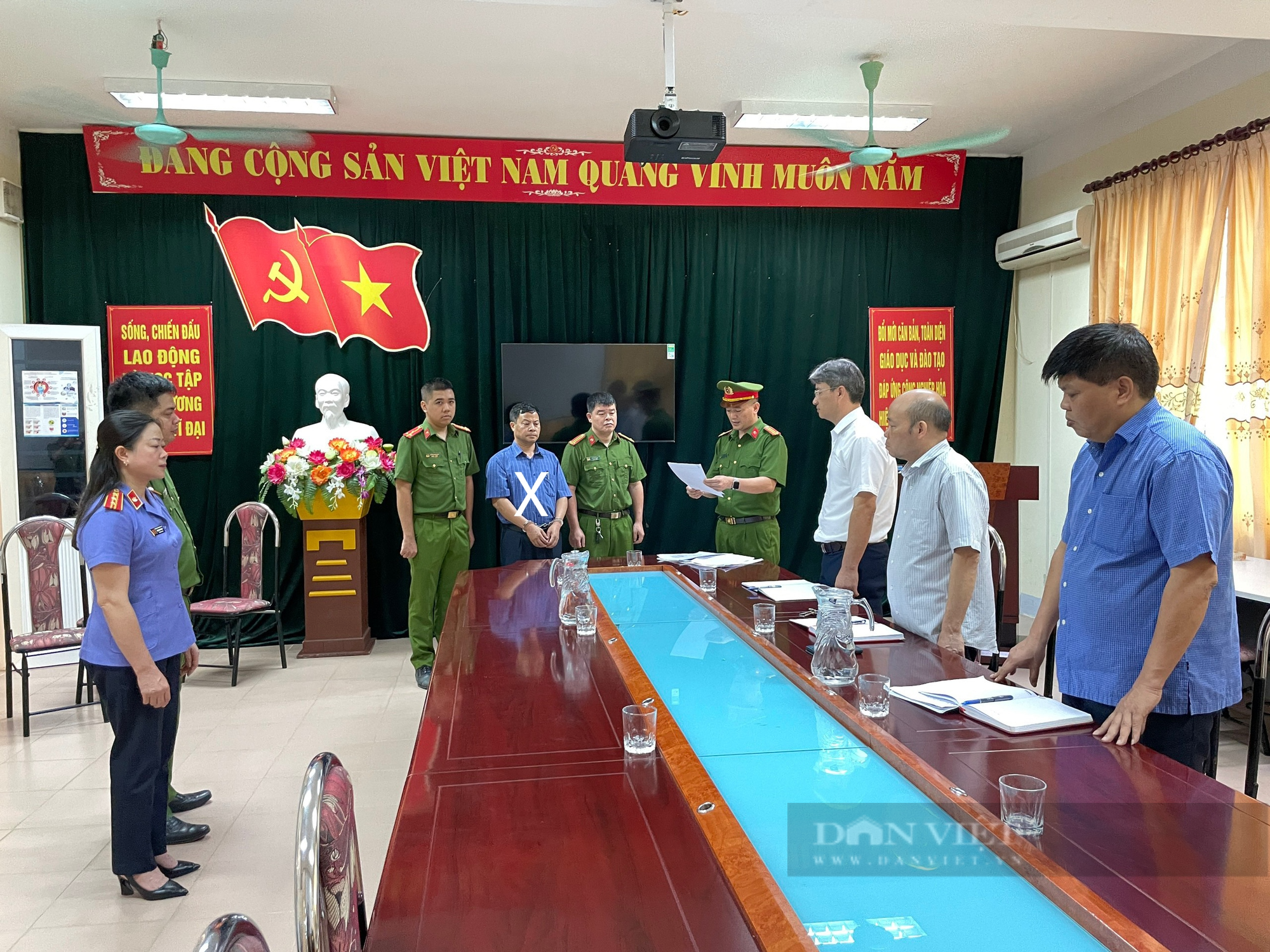 Bắt 2 cán bộ trường Đại học Tây Bắc lập khống hồ sơ thanh quyết toán hơn 1,3 tỷ đồng - Ảnh 1.