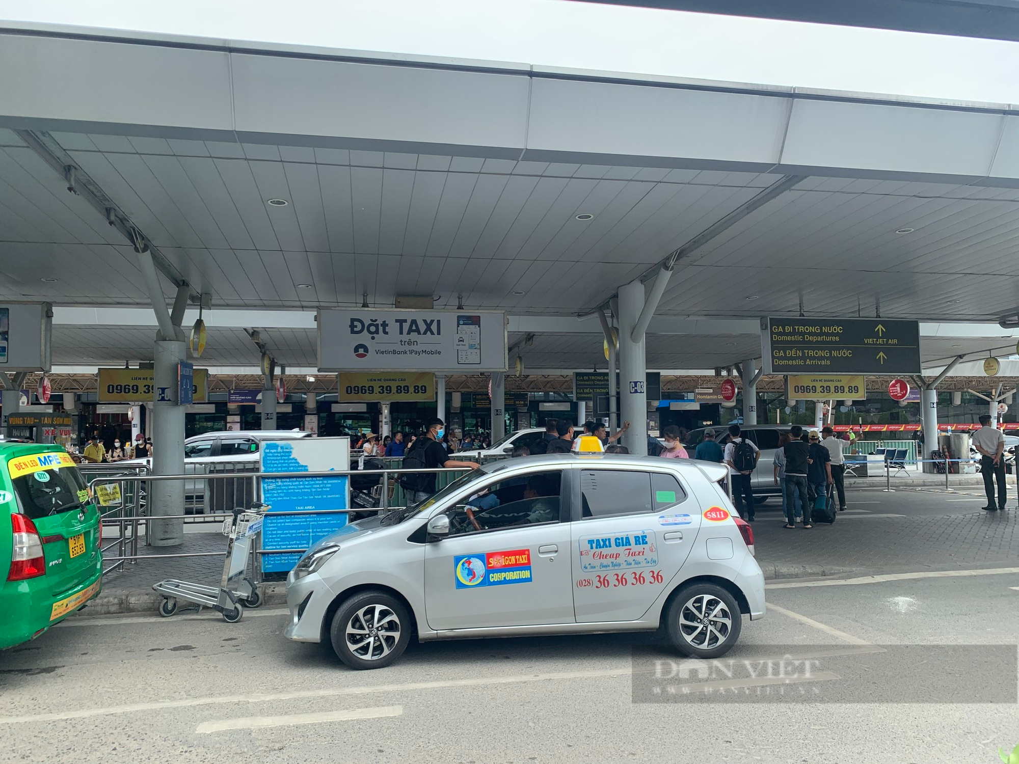 Cục Hàng không yêu cầu xử lý nghiêm trường hợp gian lận giá cước taxi tại Tân Sơn Nhất - Ảnh 1.