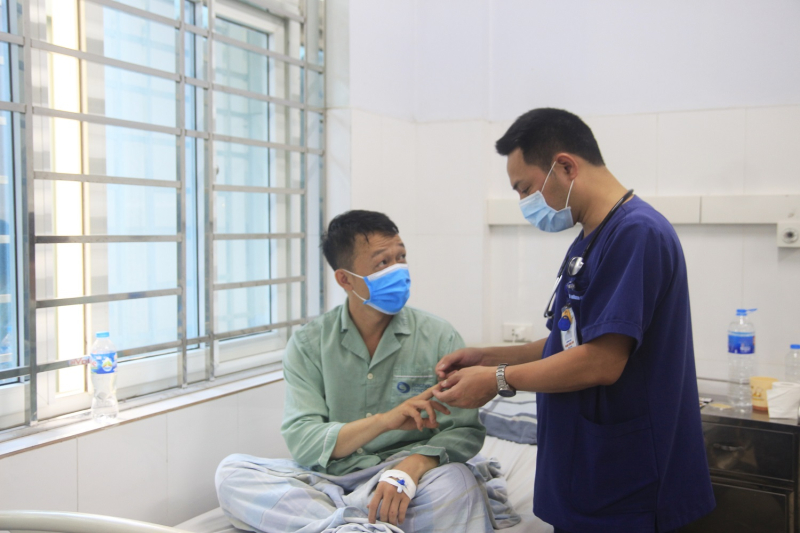 Hiếm: Mắc bệnh mèo cào, nam thanh niên sốt cao, sưng hạch to ở nách - Ảnh 1.