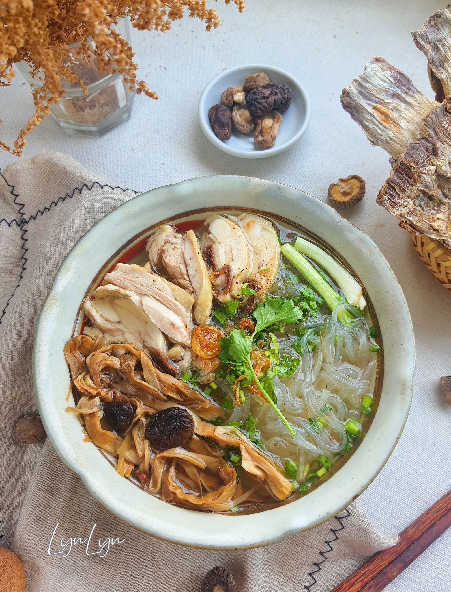 &quot;Mầm non&quot; của cây tre, đem phơi khô nấu miến gà ngon tuyệt - Ảnh 3.