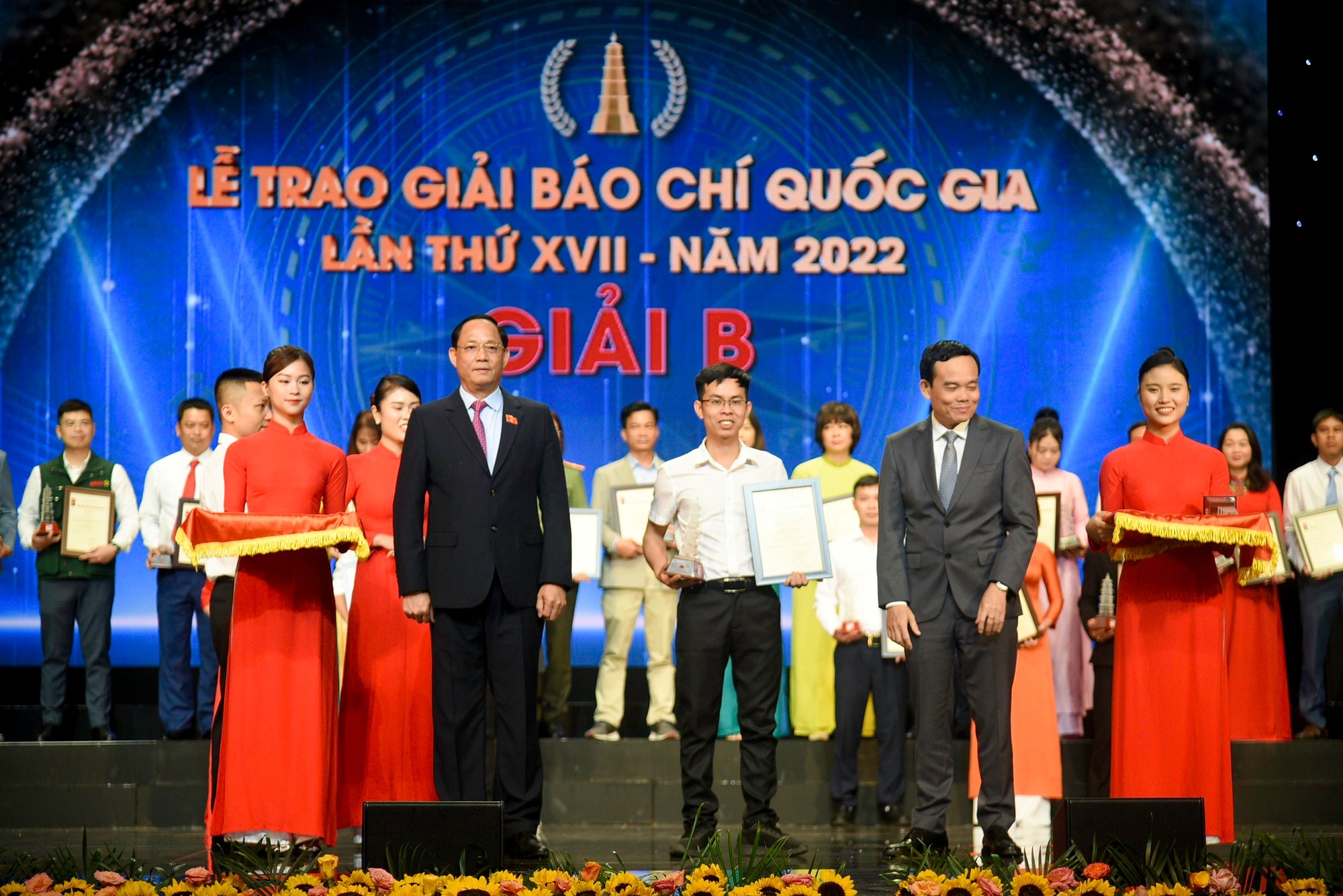 Báo Nông thôn Ngày nay/Dân Việt đoạt giải B và C Giải Báo chí Quốc gia năm thứ XVII - Ảnh 7.