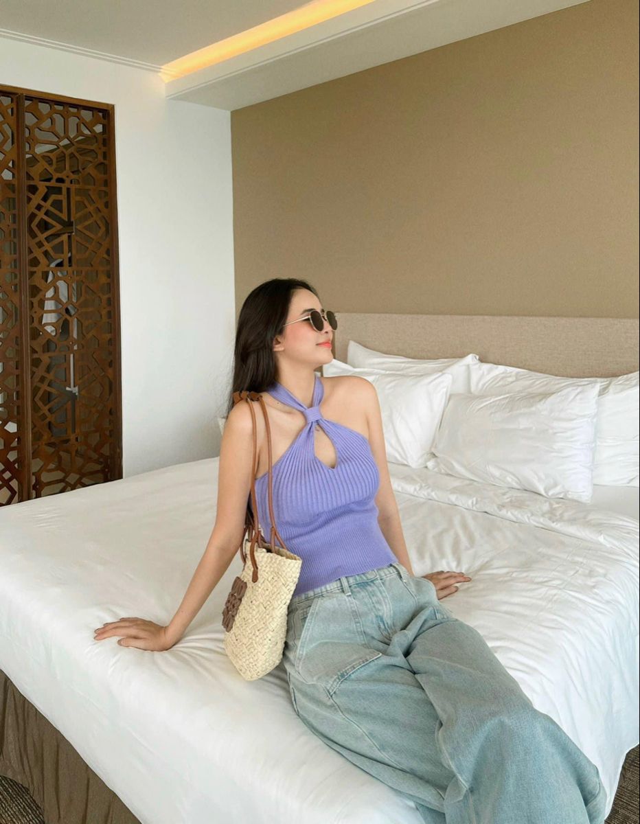 4 kiểu áo 3 lỗ giúp bạn thêm duyên dáng, trẻ trung - Ảnh 1.