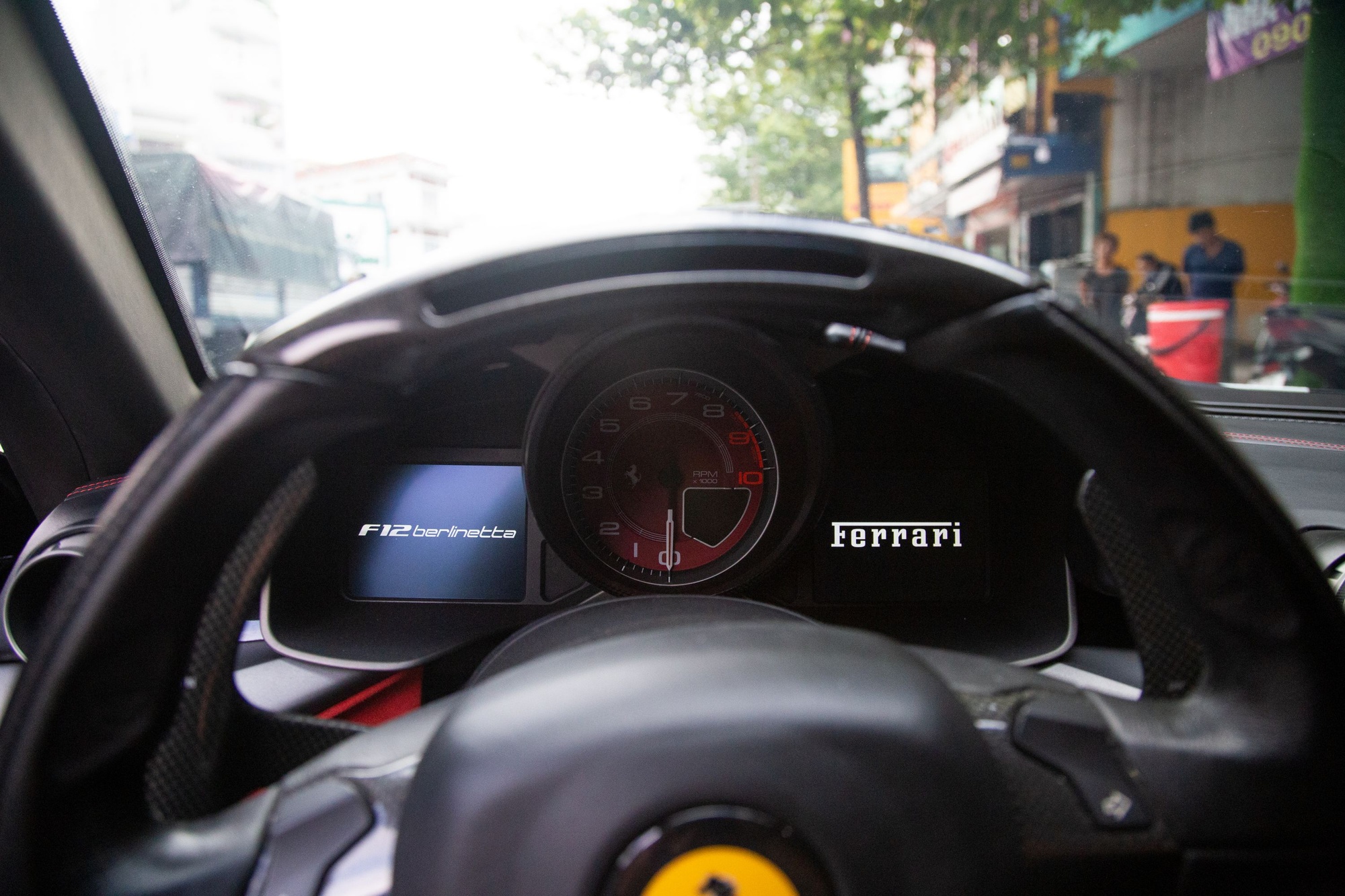 Ông Đặng Lê Nguyên Vũ lần đầu lái Ferrari F12 Berlinetta xuống phố - Ảnh 8.